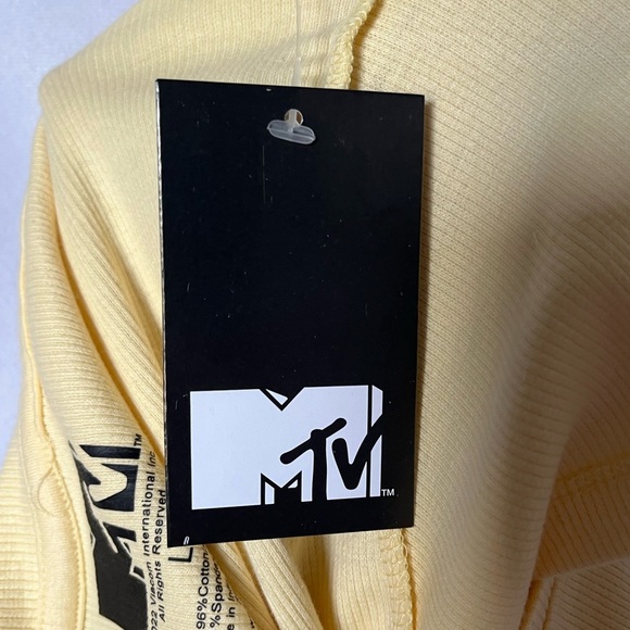 MTV‎ NWT Smiley Ribbed Cropped Tee - Picture 5 of 5